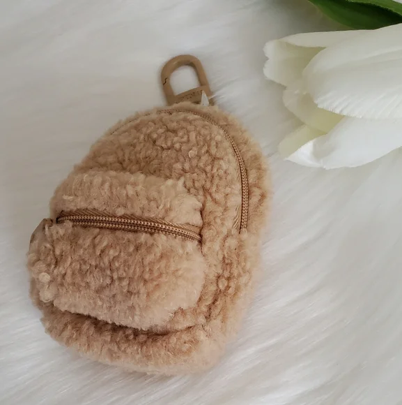 Pink Victoria's Backpack Keychain - Picture 3 of 8